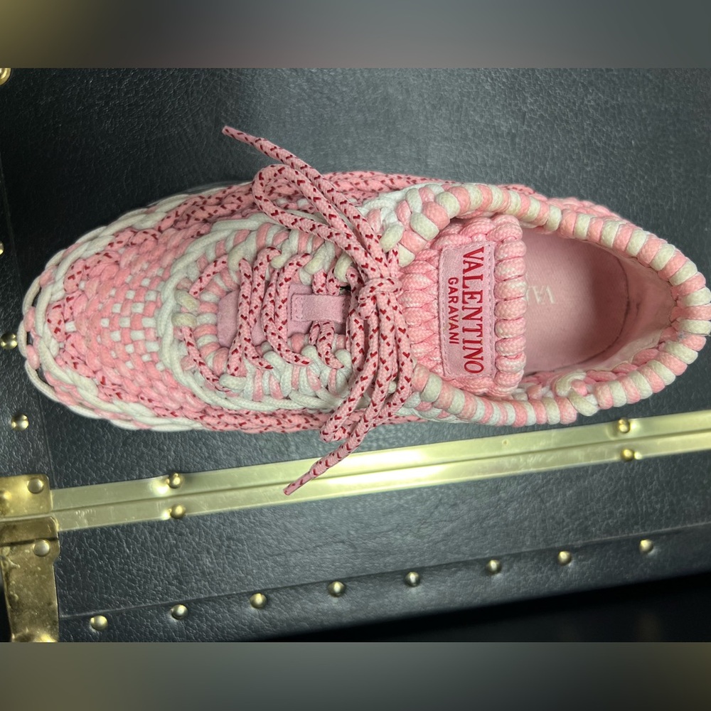 Never worn Valentino Garavani knotted macrame fashion sneakers EU 38 US 8
